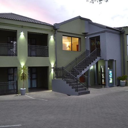 African Sands Guesthouse Load Shedding Free 블룸폰테인 외부 사진