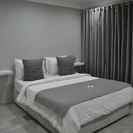 African Sands Guesthouse Load Shedding Free 블룸폰테인 외부 사진