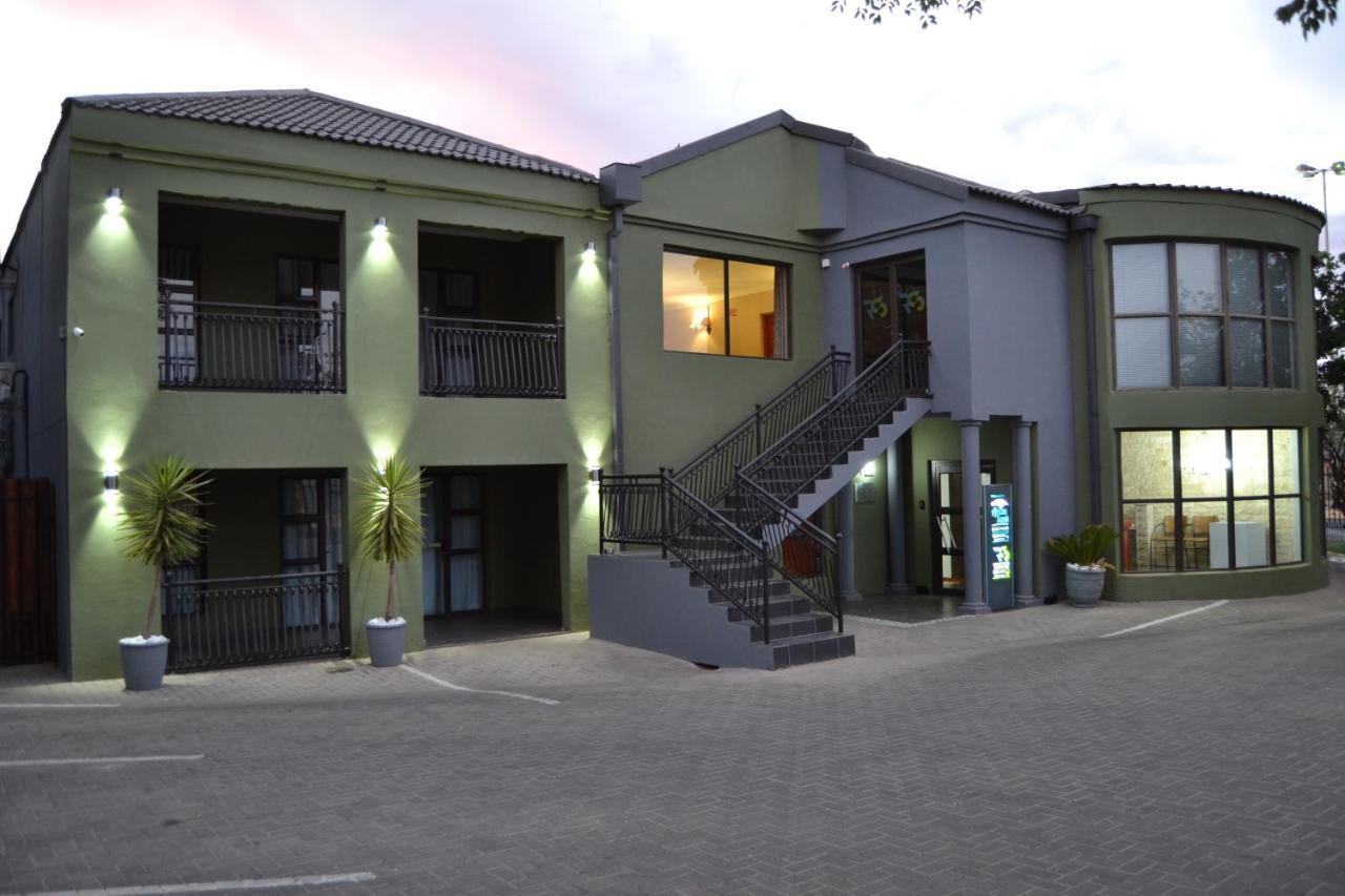 African Sands Guesthouse Load Shedding Free 블룸폰테인 외부 사진