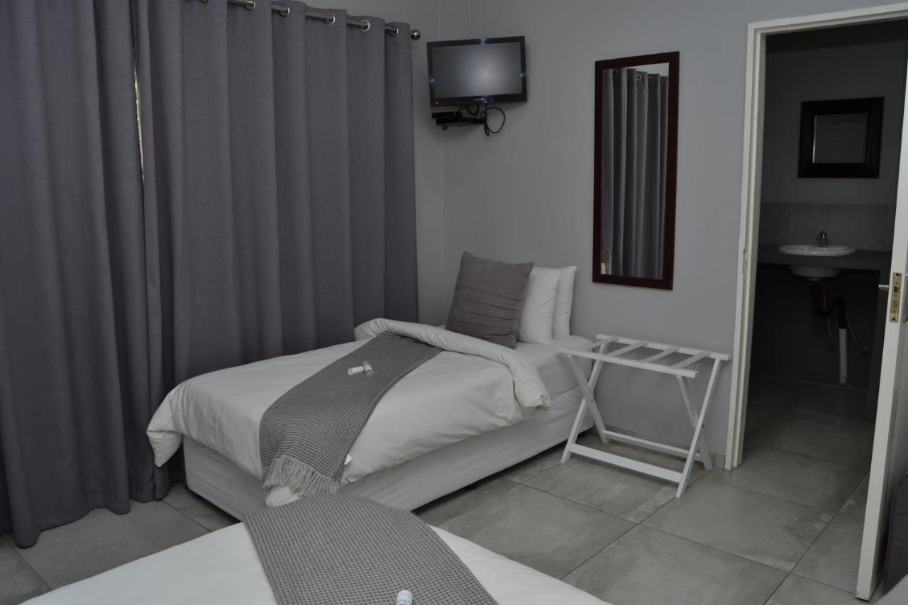 African Sands Guesthouse Load Shedding Free 블룸폰테인 외부 사진