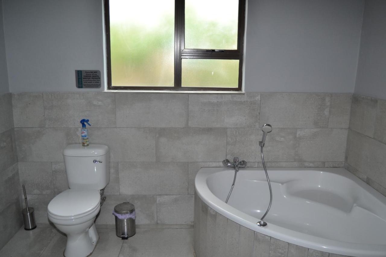 African Sands Guesthouse Load Shedding Free 블룸폰테인 외부 사진